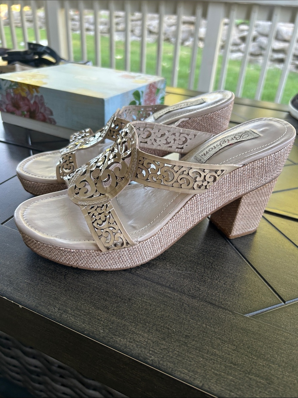 Brighton Amie laser cut tan heels preppy embellished sandals size 8.5 M ladies - Picture 2 of 6
